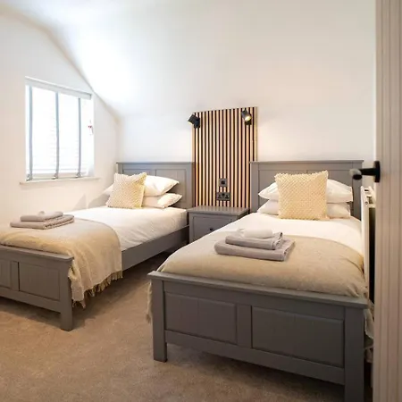 Stylish 2 Bedroom Cottage With Hot Tub And Parking Bewdley Exterior foto