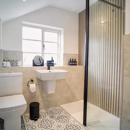Stylish 2 Bedroom Cottage With Hot Tub And Parking Bewdley Exterior foto