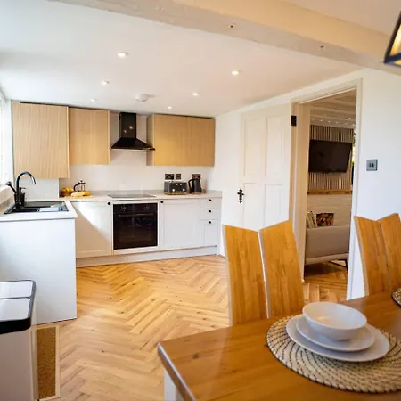 Stylish 2 Bedroom Cottage With Hot Tub And Parking Bewdley Exterior foto