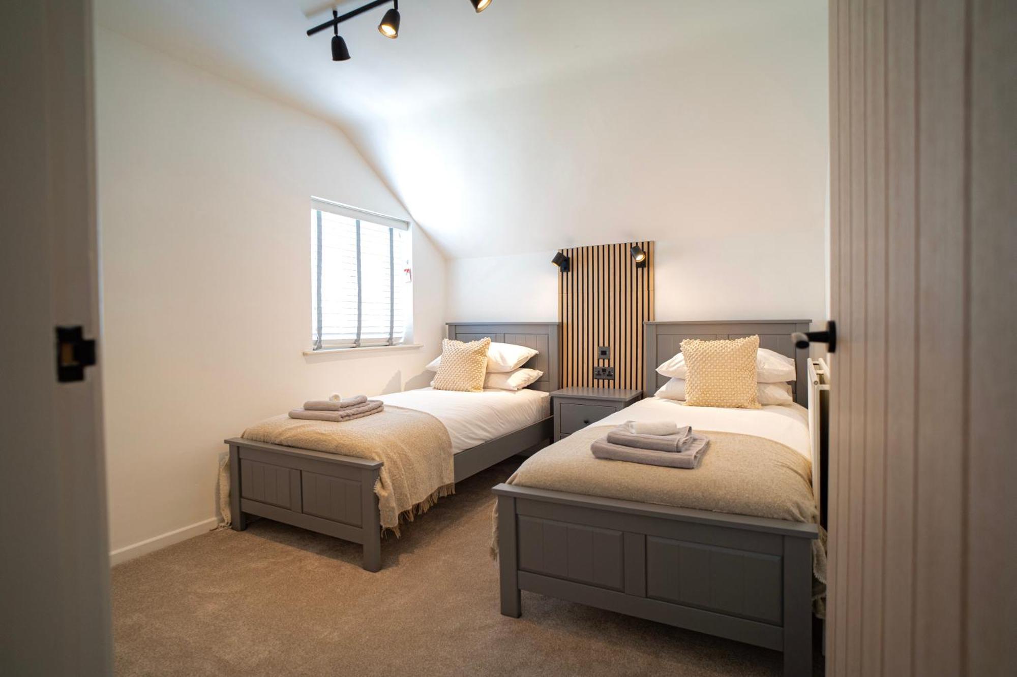 Holiday home Stylish 2 Bedroom With Hot Tub And Parking