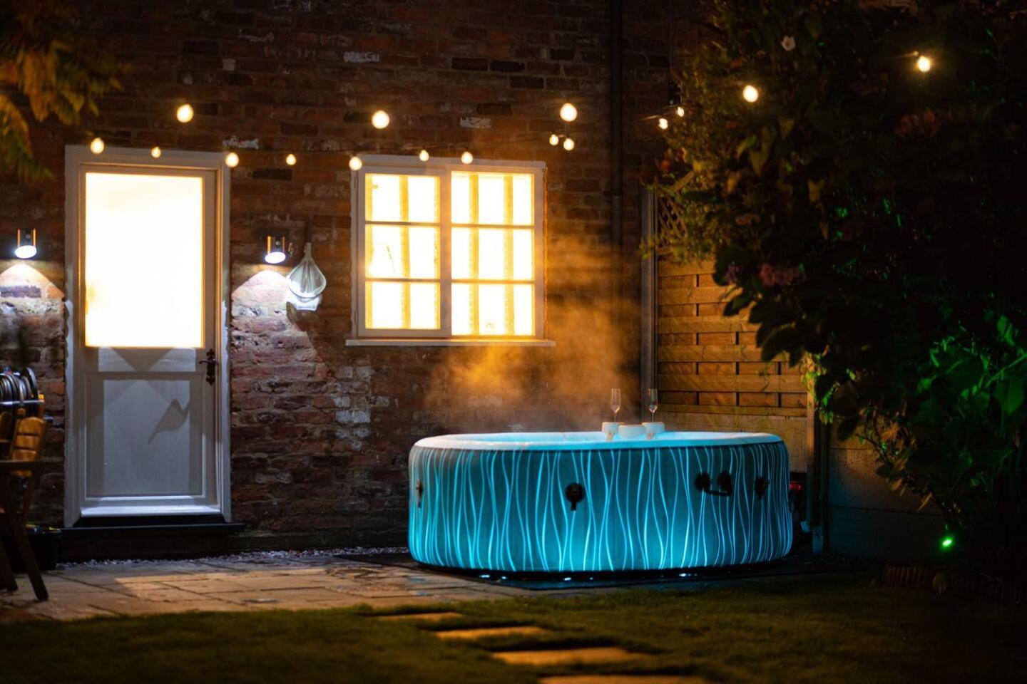 Stylish 2 Bedroom With Hot Tub And Parking Bewdley