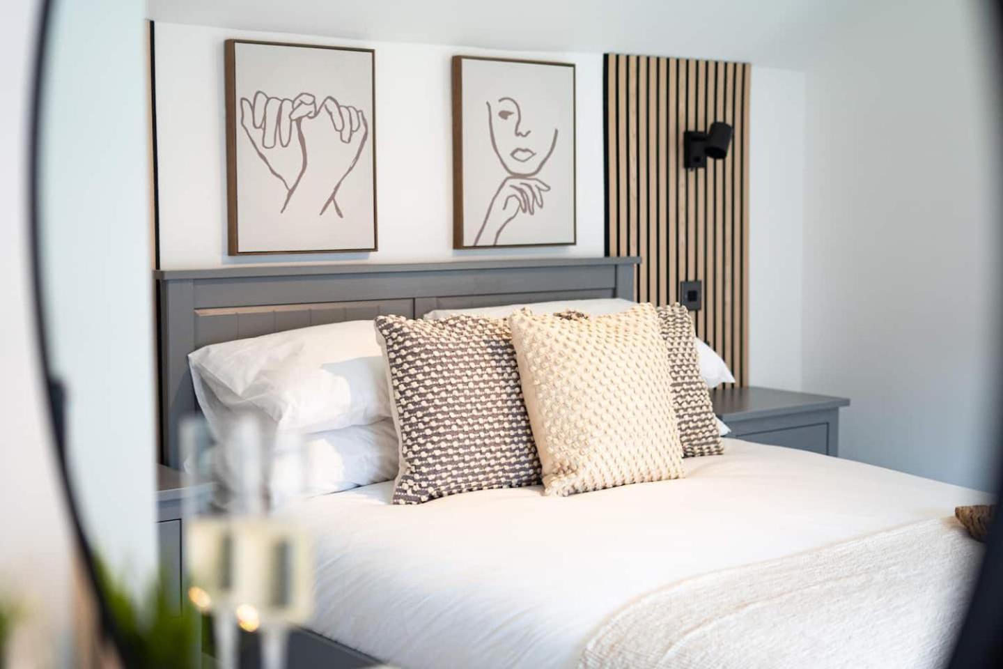 Stylish 2 Bedroom With Hot Tub And Parking